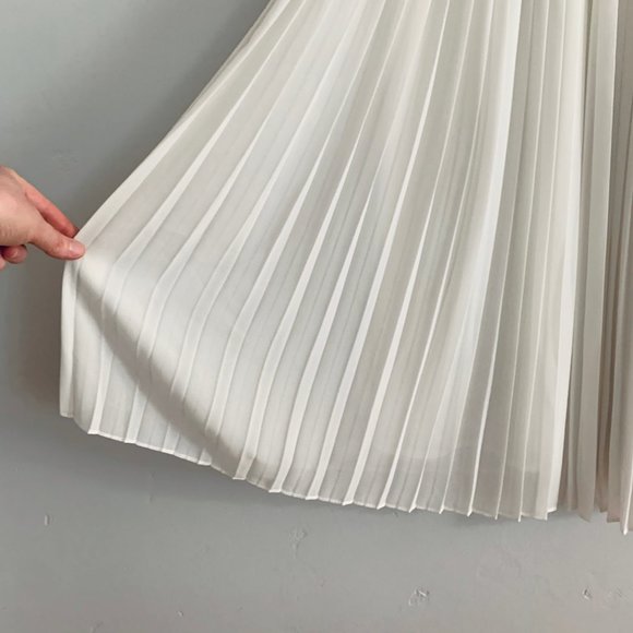 Sold Sugarlips White Pleated Lace A Line Dress - Picture 6 of 12